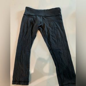 Lululemon size 8 gray 3/4 length leggings